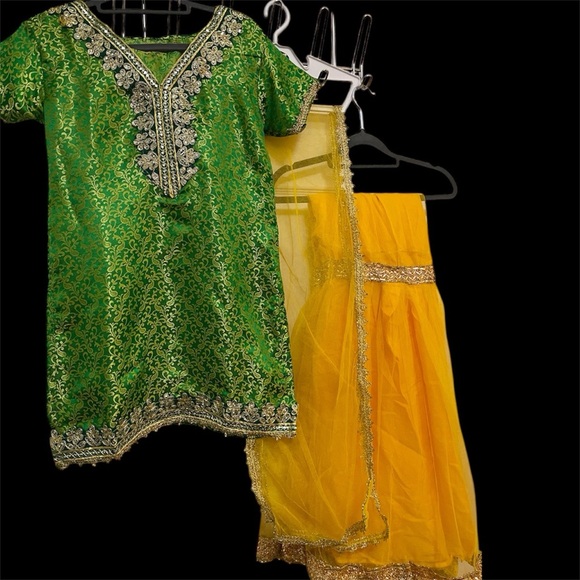 NEW girls Gharara 12/14 large US BUST 34 - Picture 1 of 9